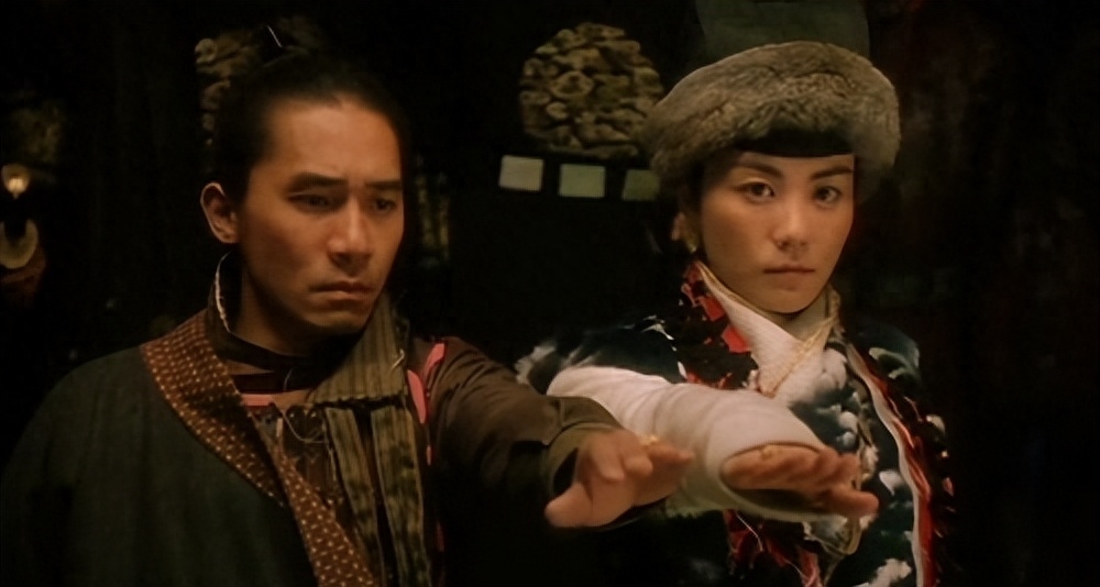 王菲返港陪霆锋拍戏?梁朝伟王菲聚会照曝光,一个腼腆,一个主动