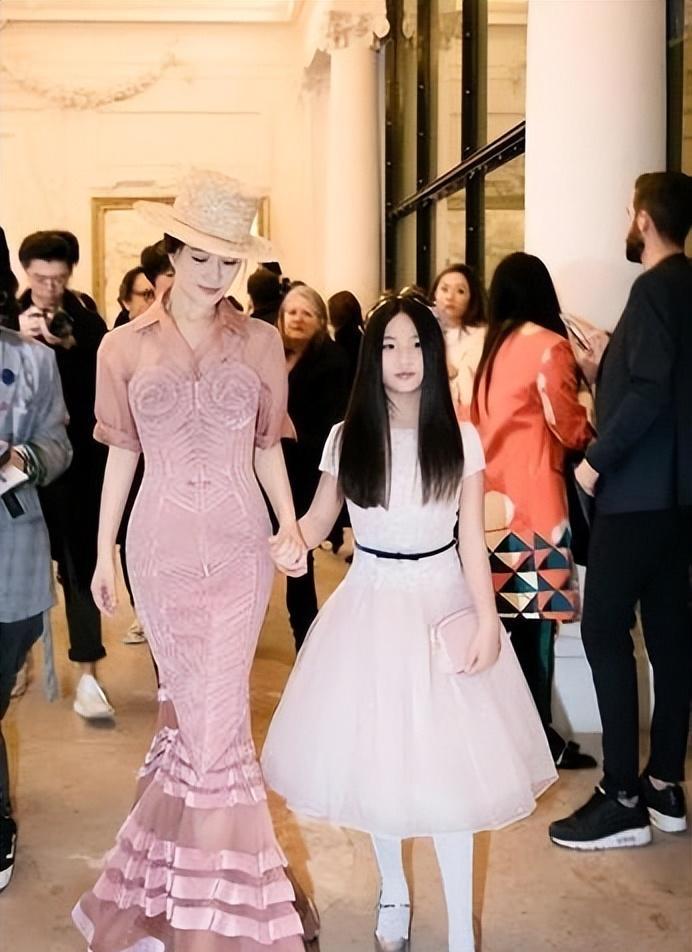 田海蓉|亿万富豪徐明：病死狱中8年后，明星妻子田海蓉和女儿过得如何？