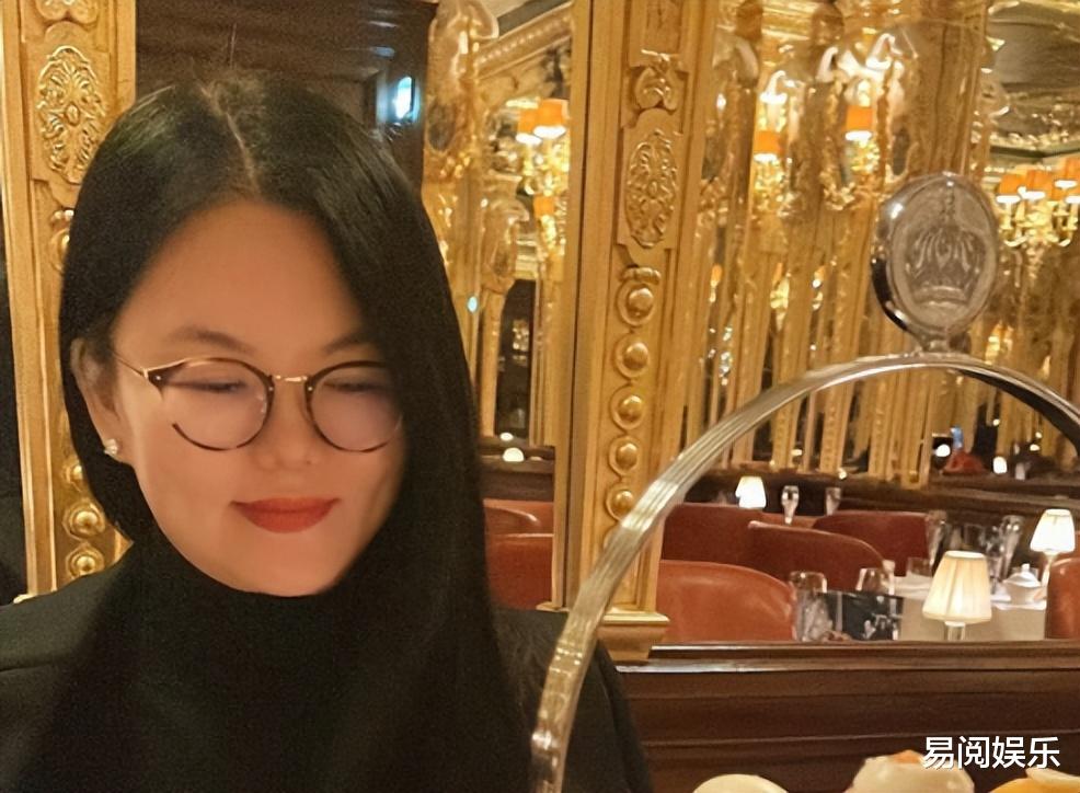 李湘豪宅内饰曝光，极致奢华令人咋舌，红酒摆满一面墙