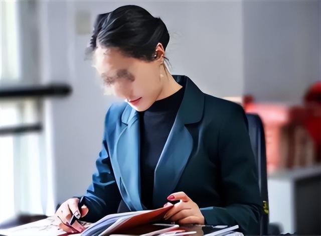 以案释法:为筹彩礼小伙敲诈女上司200万,是否构成敲诈勒索罪?