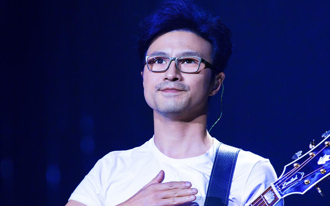 汪峰离婚后日子潇洒！陪孩子过年父爱浓厚，家庭氛围温暖让人羡慕