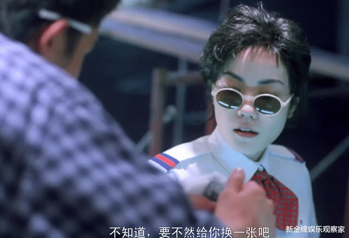 刘嘉玲晒王菲梁朝伟合照?不介意闺蜜靠老公肩膀,年过半百仍俏皮