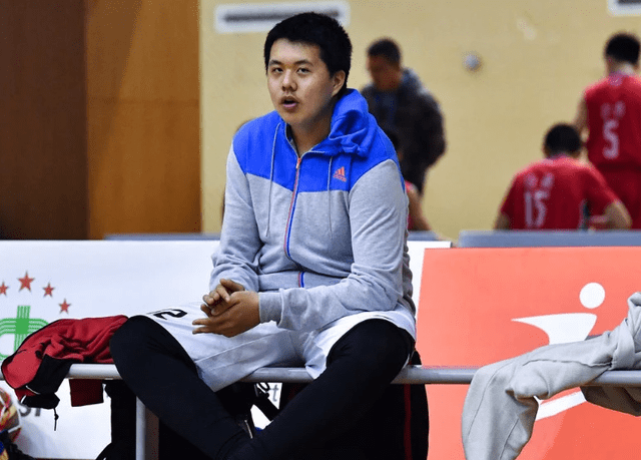 敲开,cba联盟内李春江的儿子李京龙,现在鲜有登场机会,纪敏尚儿子纪祥