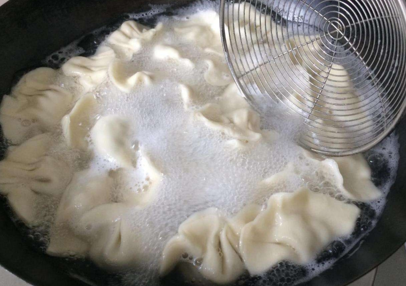 饺子|同样煮饺子，“盖盖煮”和“不盖盖煮”区别大？难怪煮出来不一样