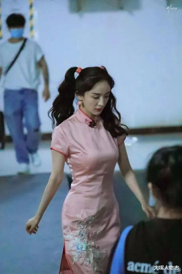 杨幂在前夫那拿回女儿抚养权，女儿回北京上学，母女俩欢聚一堂