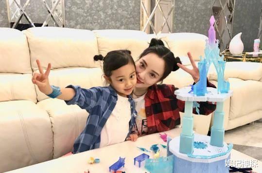 李小璐甜馨母女国庆街头被偶遇！10岁甜馨皮肤黑到无奈，评论区却恶臭一片