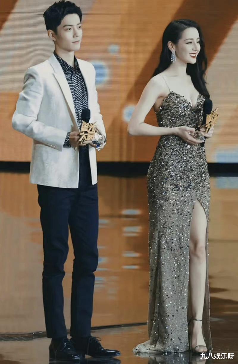 微博之夜|微博之夜投票渠道形同虚设，两大顶流被质疑陪跑，网友：玩呢？