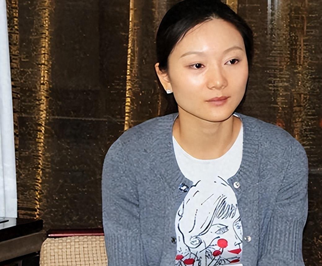 狐狸尾巴终究藏不住, 他妻妾成群, 私生子竟和大腕巩俐越长越像了？