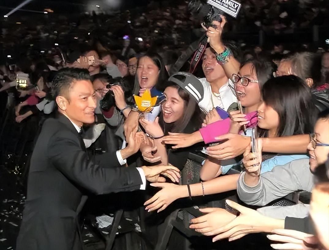 刘德华|“豪门千金”朱丽倩：46岁为刘德华高龄产女，被丈夫亲切称呼为宝贝