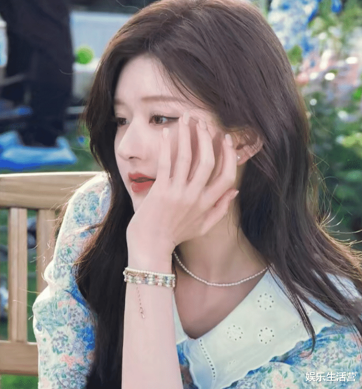 六公主评赵露思《偷偷藏不住》,疯狂撒糖甜自己,网友:工业糖精