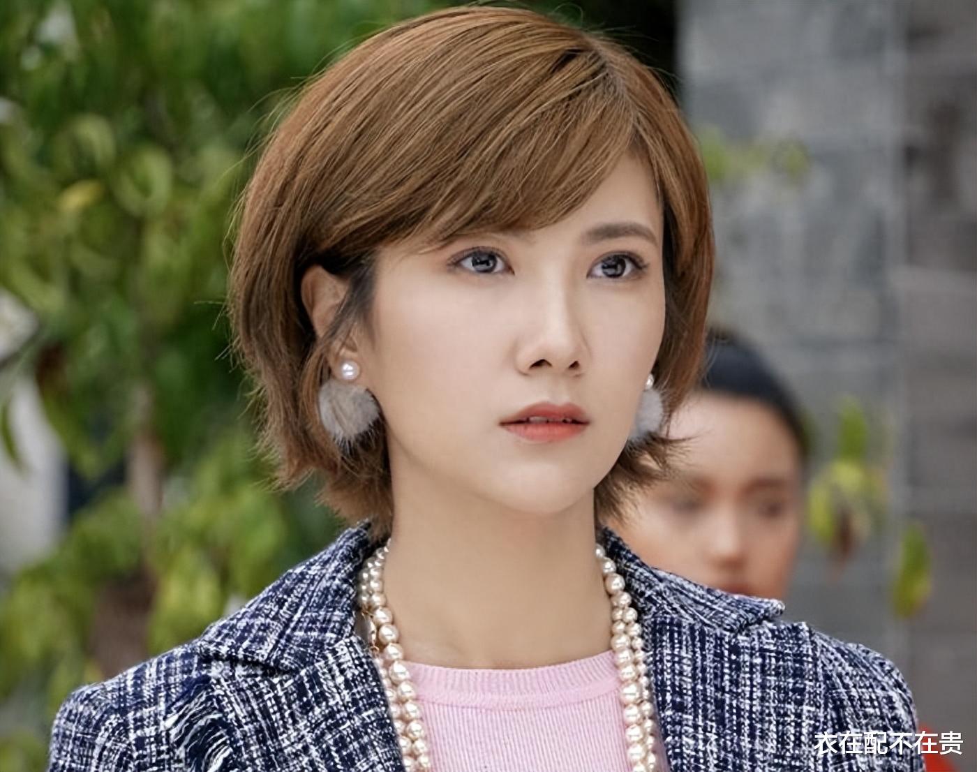 “插刀门事件”11年后，印小天杳无音讯，她却转身嫁给导演当阔太