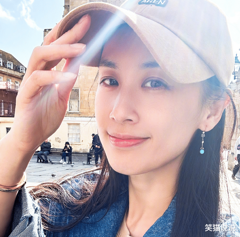 黄圣依晒与两儿子合照:11岁安迪长高许多,身高接近妈妈个头