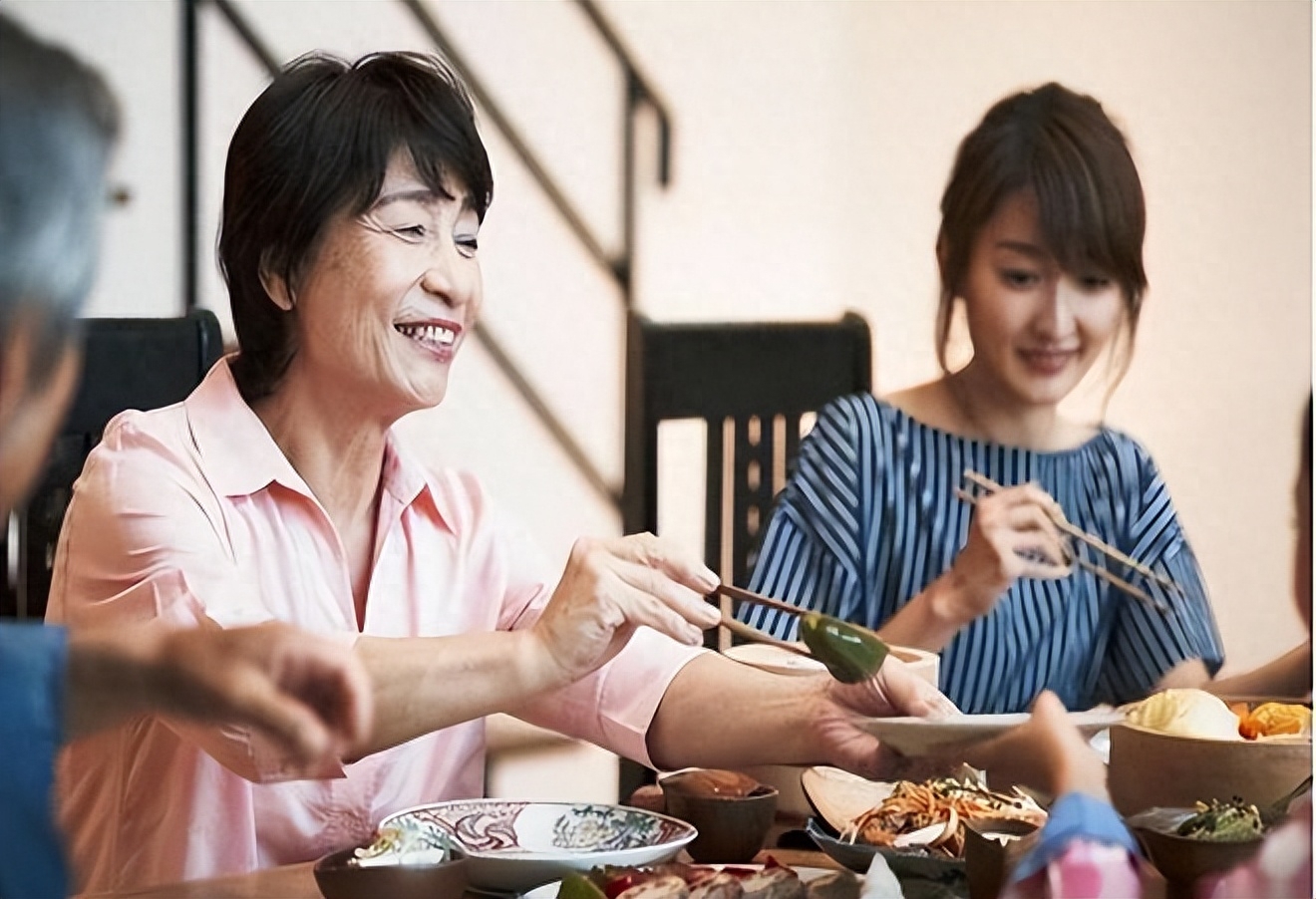 饭量减少与寿命的关系?美国研究或解释日本人长寿之谜!