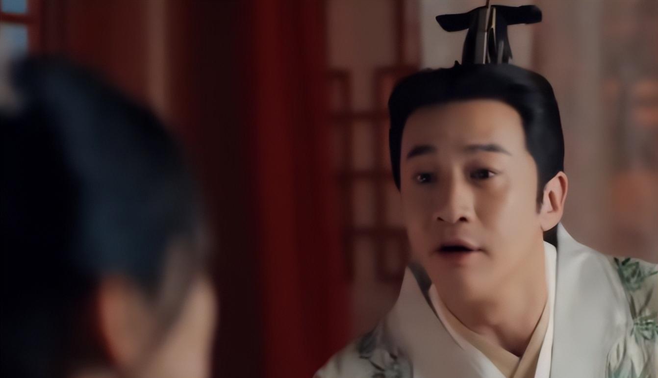 当40岁的黄圣依跟36岁何泓姗站在一起，我才明白什么叫气质和骨相