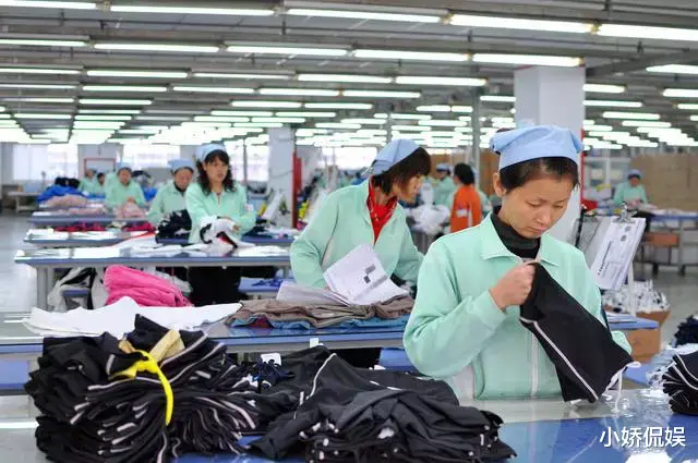 大学生|工价“大跳水”，工厂门口排长队，务工人员路在何方：返乡发展
