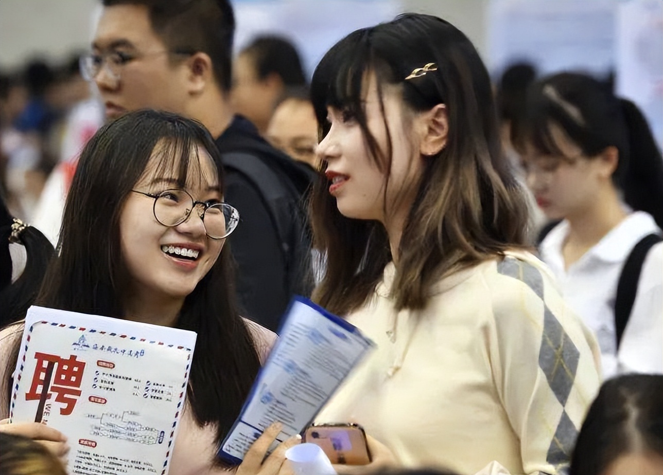 多管闲事|“多管闲事”,公司要求员工晨跑引热议,负责人公开回应质疑