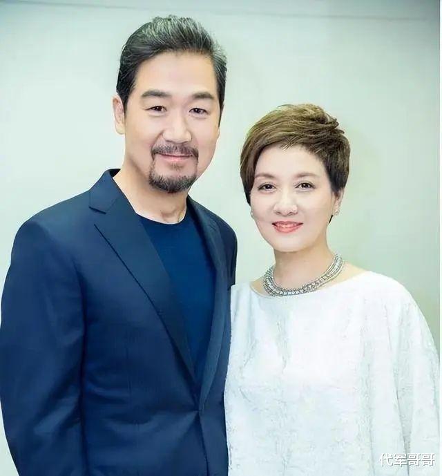 65岁的邓婕，终于为自己的“丁克”付出了代价