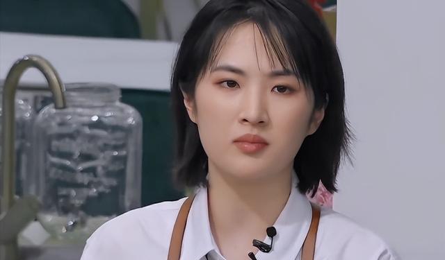 表面是艺人,实则背景通天的4位女星,她们最不怕的就是潜规则