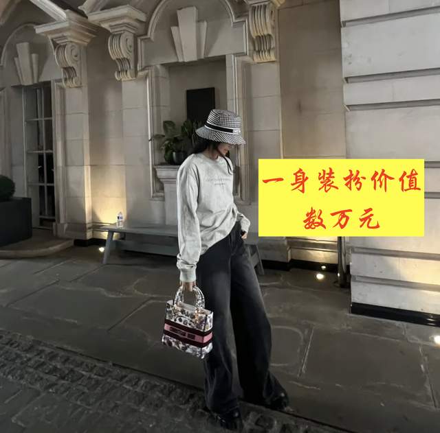 梧桐妹变大胆了,晒泳装照心情好,曾戴鼻环贾静雯表达看法