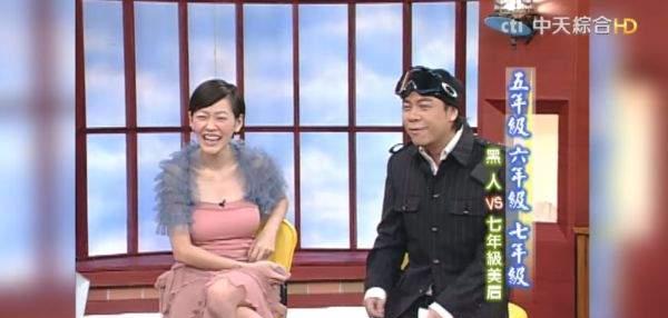 陈建州被黑涩会美眉坐大腿画面被翻出！蔡康永傻眼：酒池肉林啊