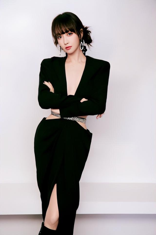宋茜最新all black造型 展现迷人瞬间
