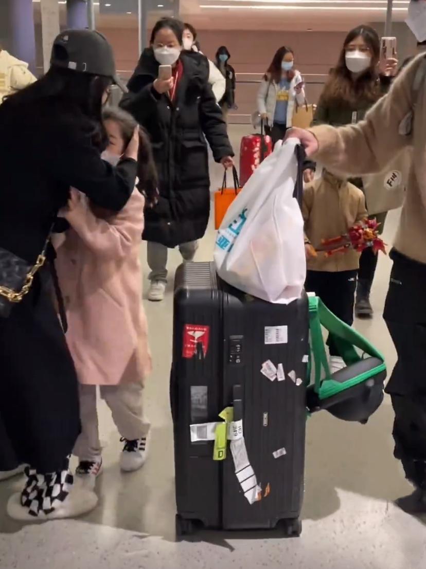 王栎鑫首套离婚经历，曾在车中暴哭半小时，为孩子放弃“抚养权”