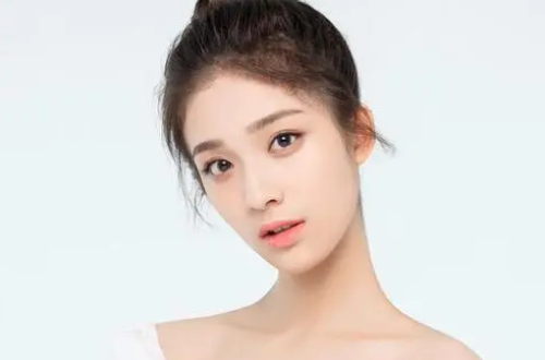 钟丽丽|钟丽丽，长相清纯、外形姣好