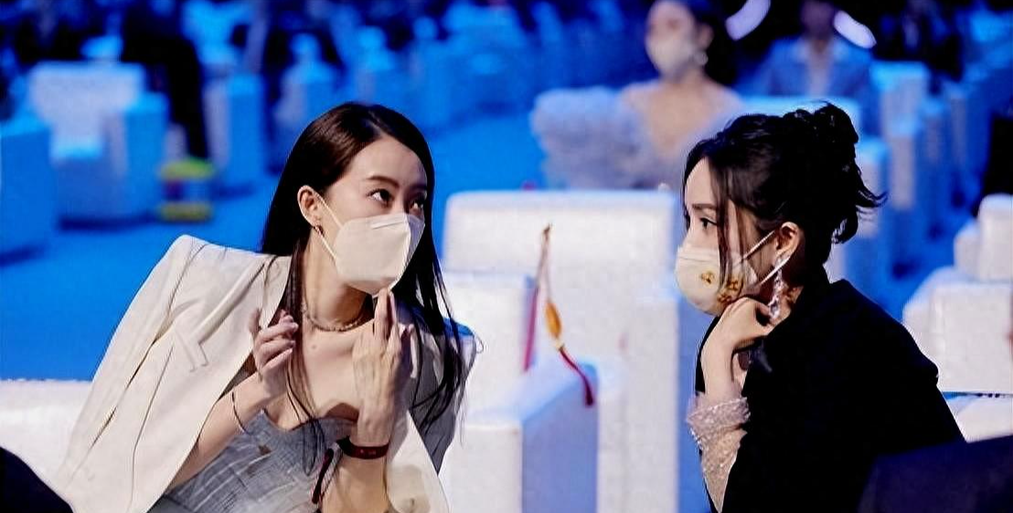 谁红和谁好?36岁的赵丽颖和41岁的贾玲,又给娱乐圈补了一课