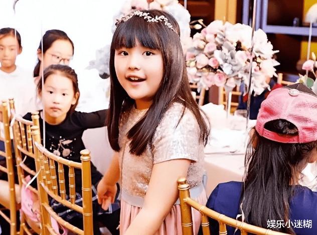 |知情人曝李湘身家5000亿，每天躺赚1000万，女儿安保费过10亿