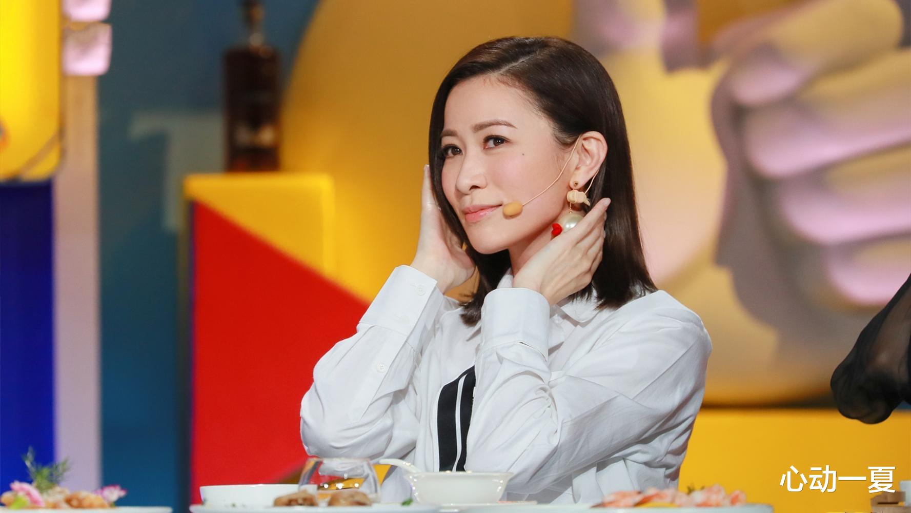 港星和内地明星有何区别,这几处细节就能看出来,两地差别太明显