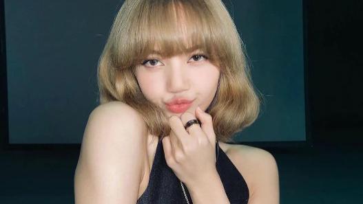 曝Lisa疯马秀彩排视频流出，全身只有一条珍珠腰链，疑被迫演出