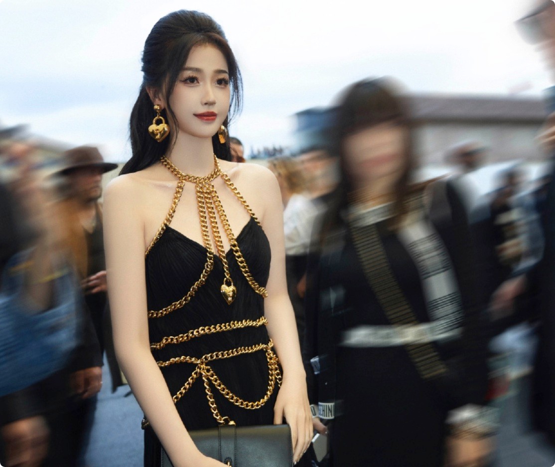 时尚红毯成“照妖镜”，黄圣依显老，杨紫太普通，赵丽颖赢麻了