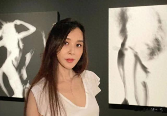 好家伙！14次当小三，包养费一年8000万，54岁无人敢要、自食恶果