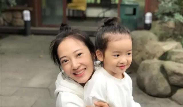 演员秦子越:嫁给离异的聂远,活得比朱丹还卑微,她到底图什么?