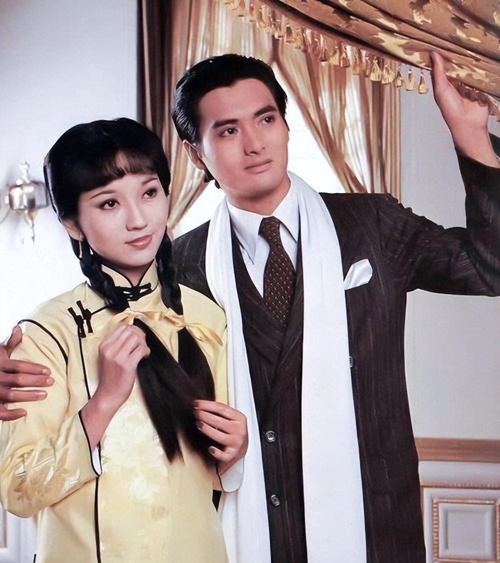 周润发藏不住了!63岁陈玉莲含泪公开孩子身份,未婚多年育有3子