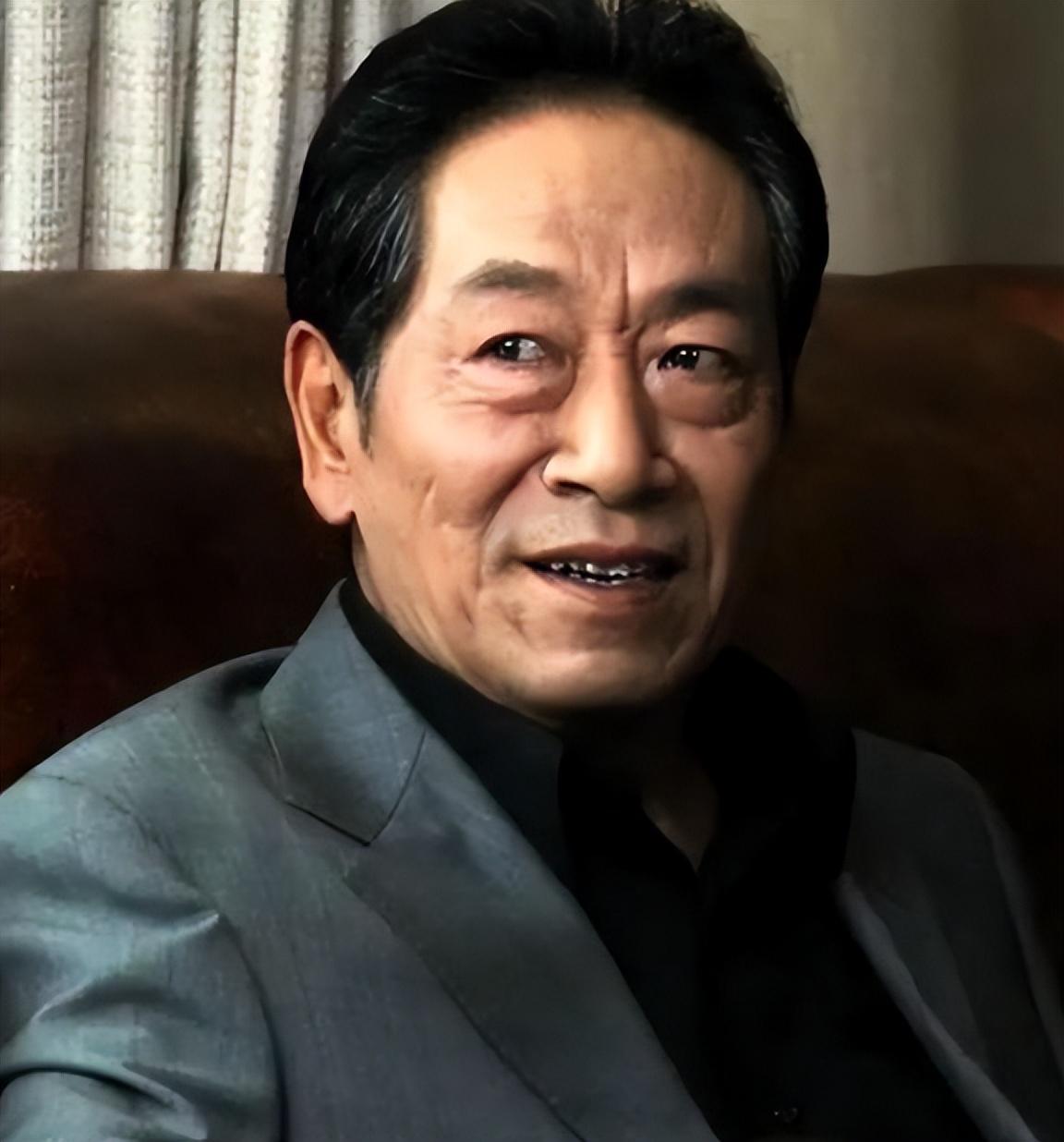 演员王奎荣：68岁娶小37岁饶芯语，71岁老来得女，近况如何？