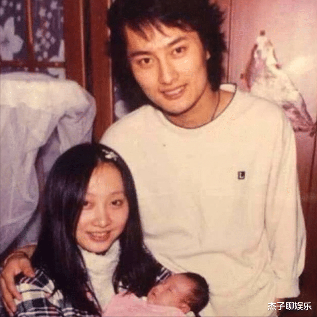 云飞|草根歌手云飞:成名后,为新欢抛妻弃女,如今44岁仍难逃骂名?