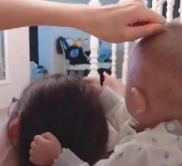 街上以下3种打扮的妈妈,一般不是自己带娃,一眼就能区分出来