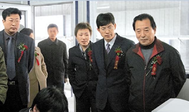 高考白卷英雄张铁生41岁出狱，恋人等他15年，如今亿万富翁