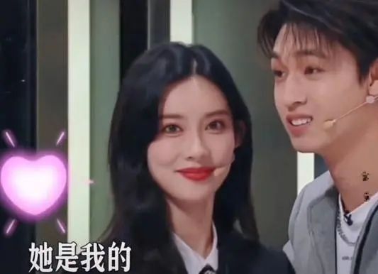 秦霄贤孟子义被曝同居！男方vlog药罐被扒，网友喊话孟子义快分手