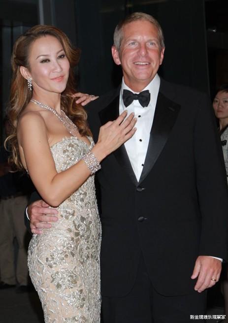 韩红萧亚轩现身李玟追悼会,孙燕姿隔空悼念,87岁老母不忍到场