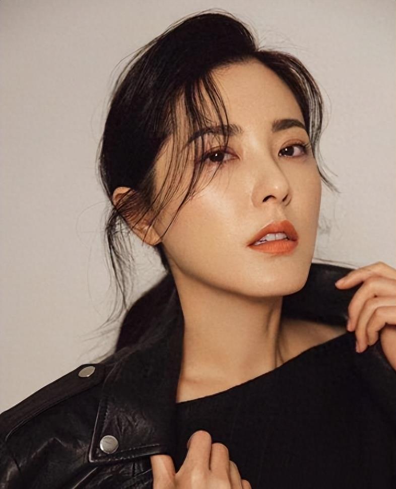 瞒不住了!俞飞鸿被曝亲生儿子已经30岁,男友身份特殊不能娶她!