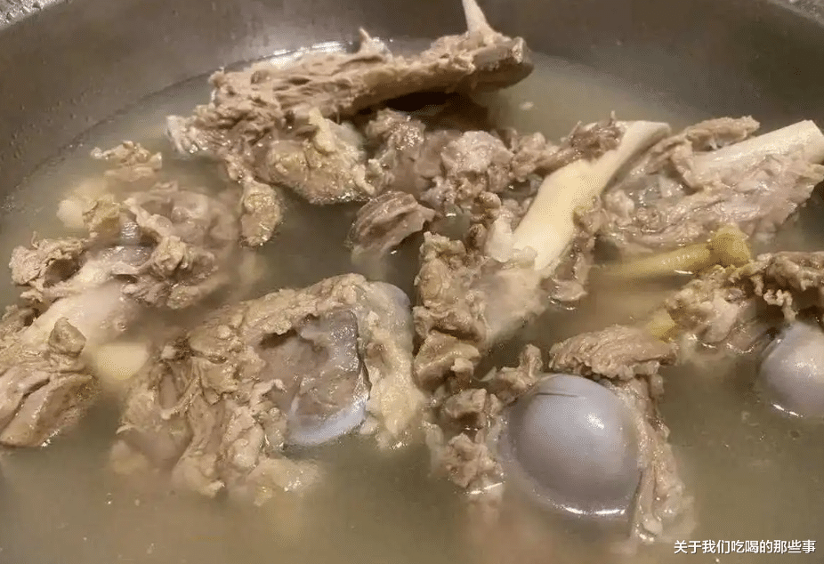 羊肉|它是膻味“克星”，1斤羊肉加5克，肉嫩不腥不膻，羊汤奶白又鲜美