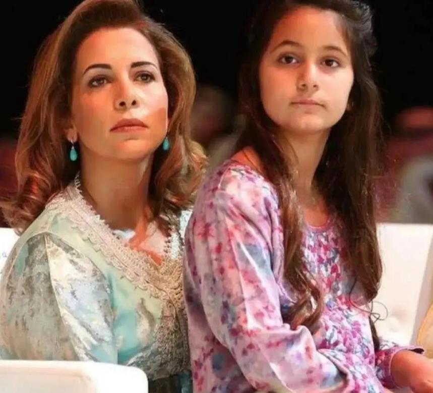 迪拜酋长情人罕出镜!马哈拉妈妈身材丰腴,幼态脸和金建希一样嫩