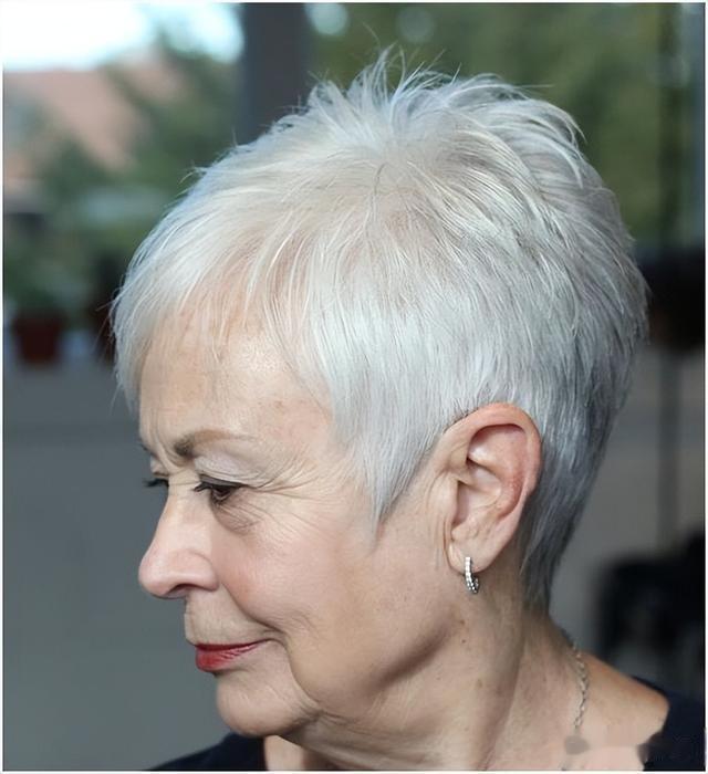59到99的女性,短发可以选择这三种,花白头发也很美