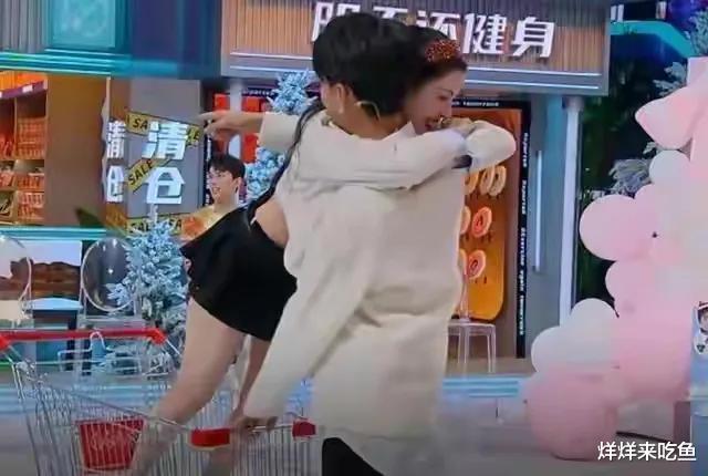 哈尼克孜|秦霄贤节目中自曝喜欢的人,哈尼克孜玩游戏毫不留情用水泼秦霄贤