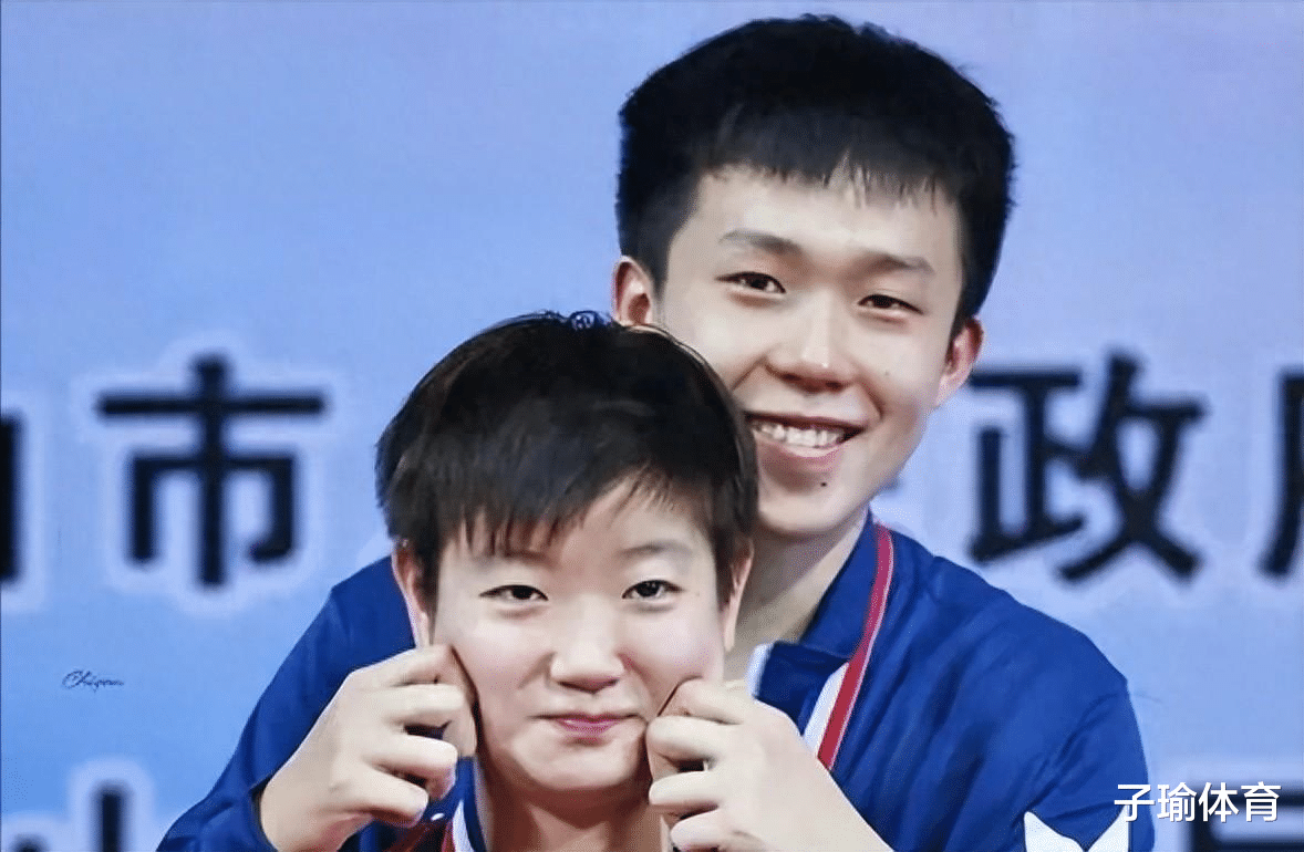示爱王楚钦？孙颖莎身穿卫衣曝光恋情？20时，孙颖莎妈妈回应