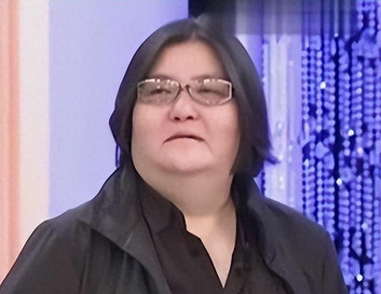 一手捧红那英王菲，从黑帮手里救下林志玲，年过50至今无人敢惹 ！