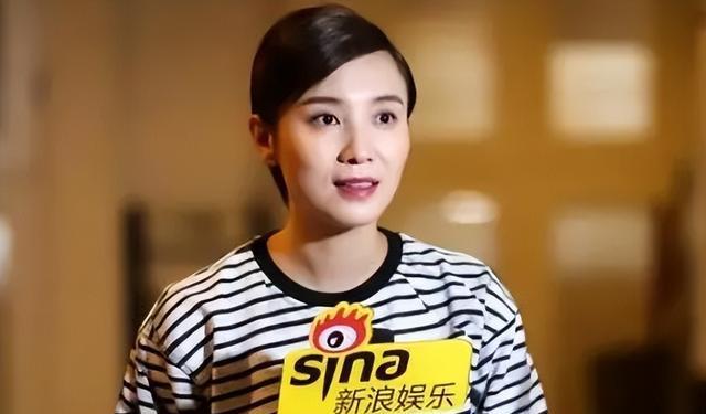 宋佳:靠“吊带”上位,与已婚名导同居,43岁的她活得又酷又飒