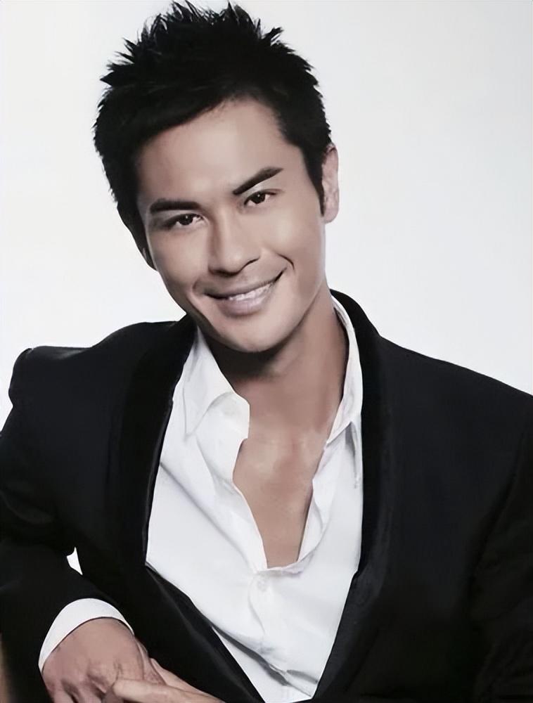 名气不小的郑嘉颖，为何在《披荆斩棘》很落寞